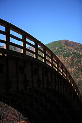 【写真】木曽の大橋の写真6〜奈良井宿方面に向かってやや右下側から橋の曲線を意識して撮影。