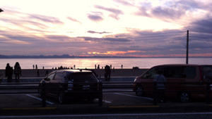 iPhoneで撮影した日の出後の三浦海岸の空模様