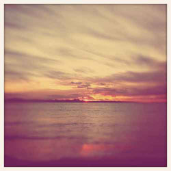 iPhone+KitCamで撮影した海岸線から見える日の出