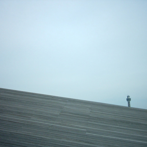 【画像】ミニデジ（MiniDigi）で撮影した横浜港大さん橋国際客船ターミナルの屋上デッキとマリンタワー
