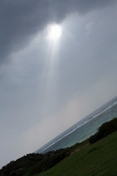 【写真】ホテル日航アリビラすぐのビーチからの風景。