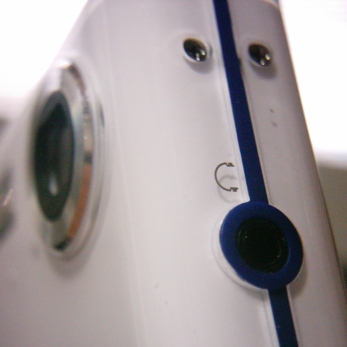【写真】Polaroid izone550デジタルカメラのヘッドホン端子をVivitar クローズアップレンズで撮影。