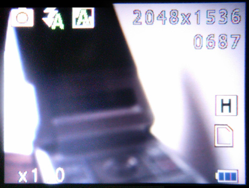【写真】Polaroid izone550デジタルカメラのモニターをvitar クローズアップレンズで撮影。