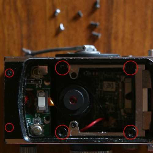【画像】初代ミニデジ（MiniDigi）の前面の黒い金属フレームのネジを外した状態 by EOS 5D