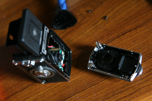 【画像】最後にレンズカバーを付け直す初代ミニデジ（MiniDigi） by EOS 5D
